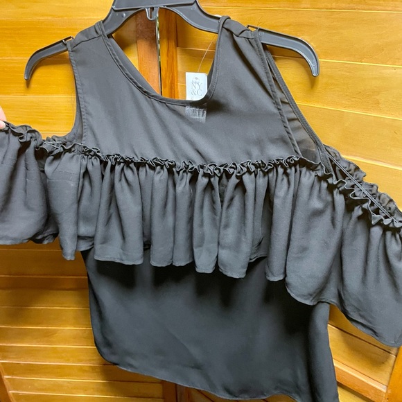 Black Off The Shoulder Ruffle Top. NY&C; size XS. - Picture 3 of 5